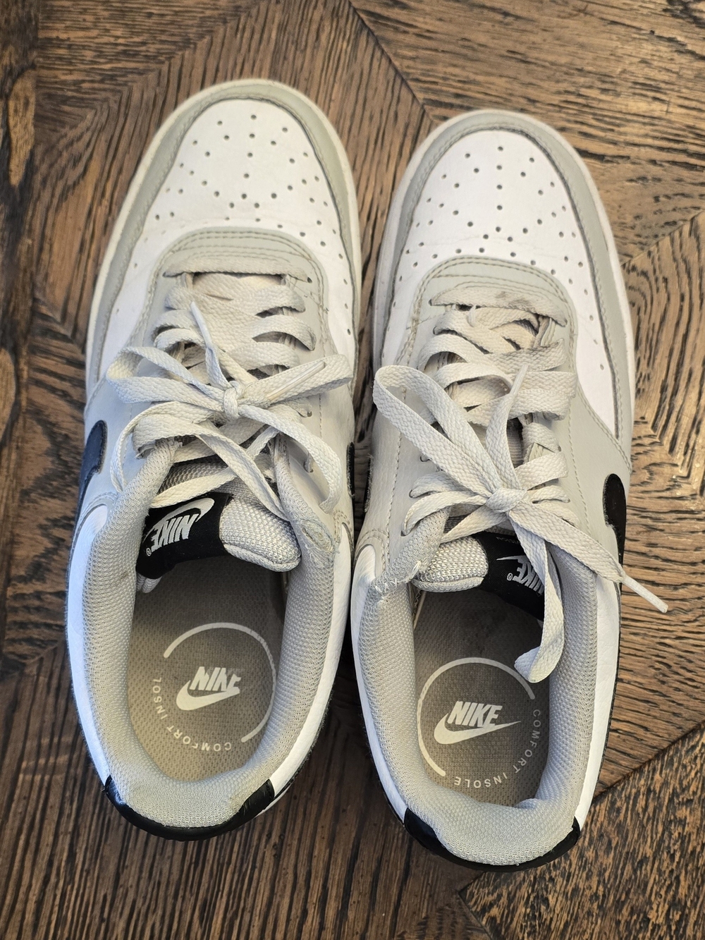 Nike Men’s Low-Top Sneakers in White and Light Gray